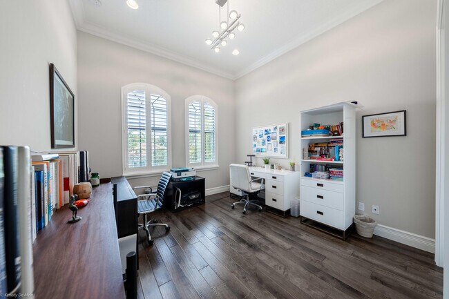 Building Photo - 9368 Eden Roc Ct