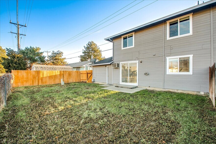 Building Photo - 2376 W Panama St