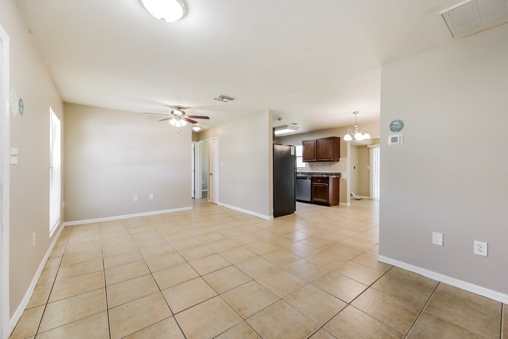 Building Photo - 800 Jarmilla Ln