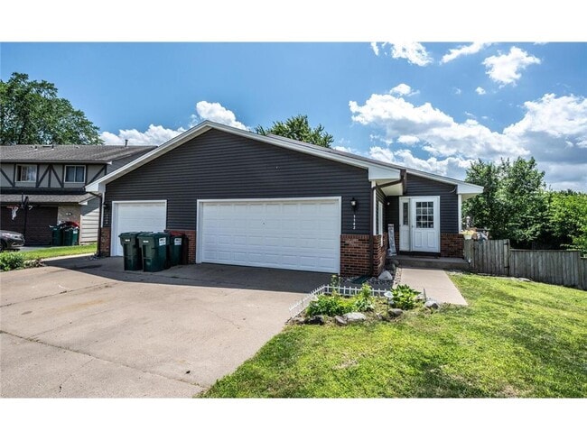 Building Photo - 1142 Cheery Ln NE