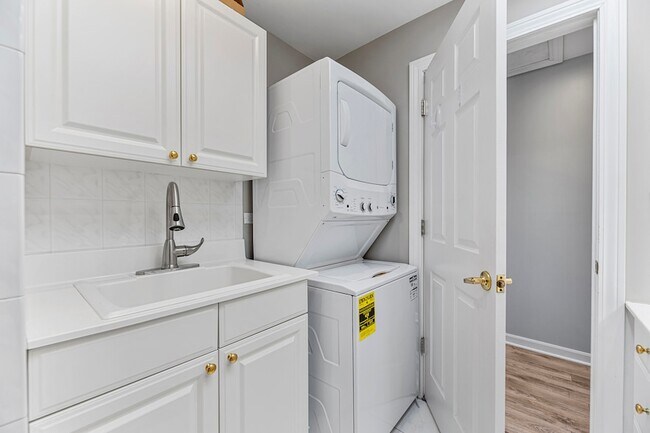 Building Photo - 2419 Cumberland Cir