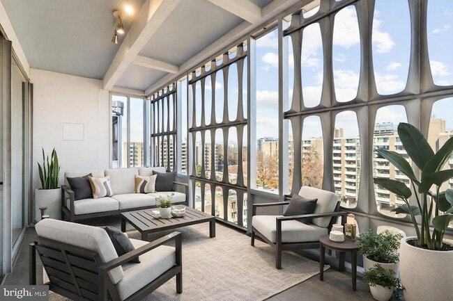 Building Photo - 1301 Delaware Ave SW