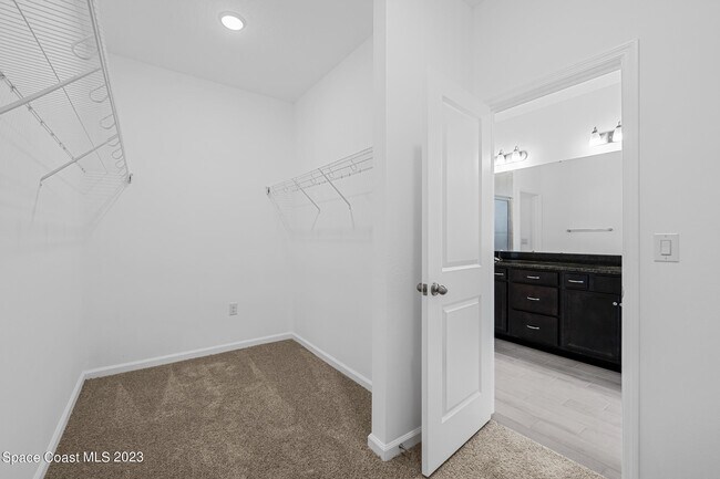 Building Photo - 285 Loymer Cir
