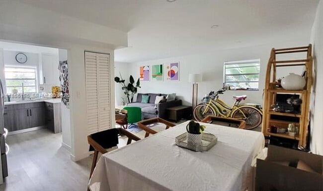 Building Photo - 1605 Meridian Ave