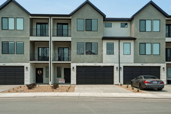 Building Photo - 371 E Levengrove Dr