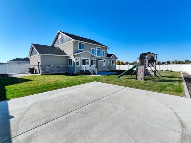Building Photo - Spacious 6 Bed, 3.5 Bath Home in Clinton, UT
