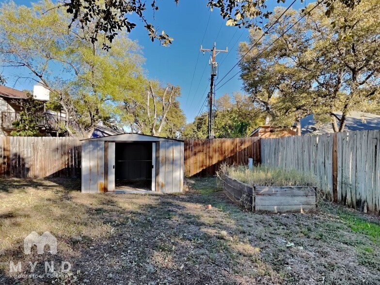 Building Photo - 9150 Park Trail