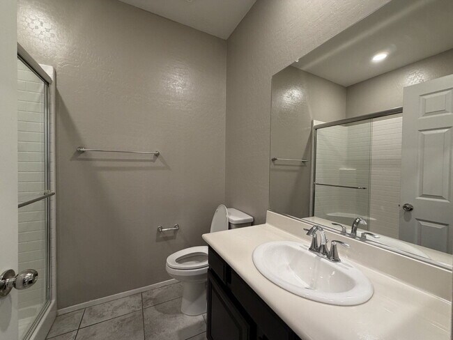 Building Photo - GATED 3 BED 3 BATH 2 CAR GARAGE TOWNHOUSE W/ BED AND BATH DOWNSTAIRS + LOFT & YARD. COMMUNITY FEA...