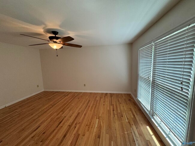 Building Photo - 295 Becky Dr