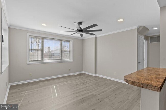 Building Photo - 2528 Wendover Rd