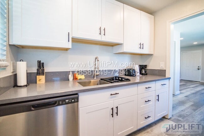 Building Photo - 4237 Swift Ave