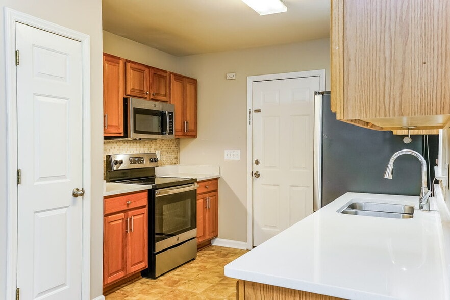 Building Photo - 305 Wood Green Dr