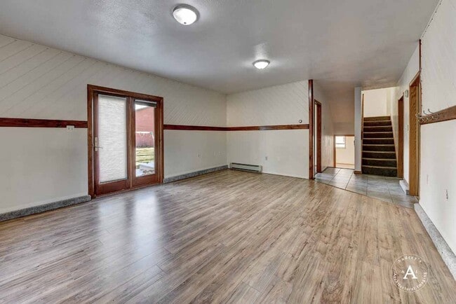 Building Photo - Pet Friendly 5 Bed, 3 Bath, Single Family Home W/ Attached Two Car Garage, Big Yard on corner lot...