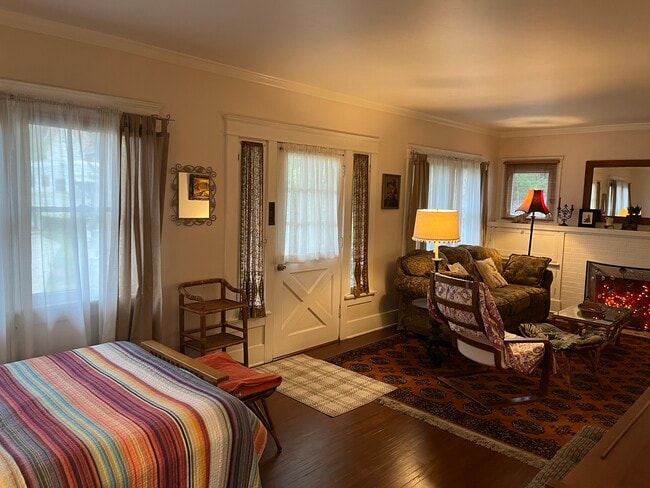 Building Photo - 318 E Colorado Blvd