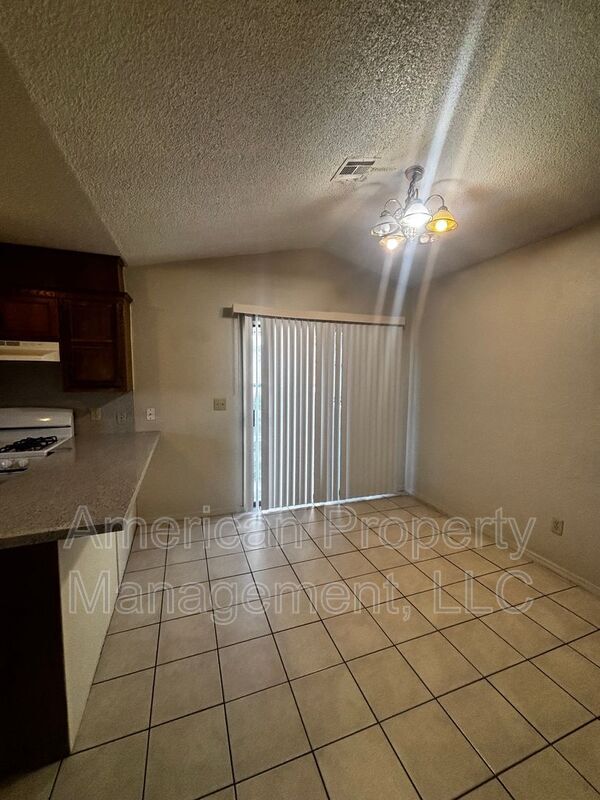 Building Photo - 1808 W 58th St