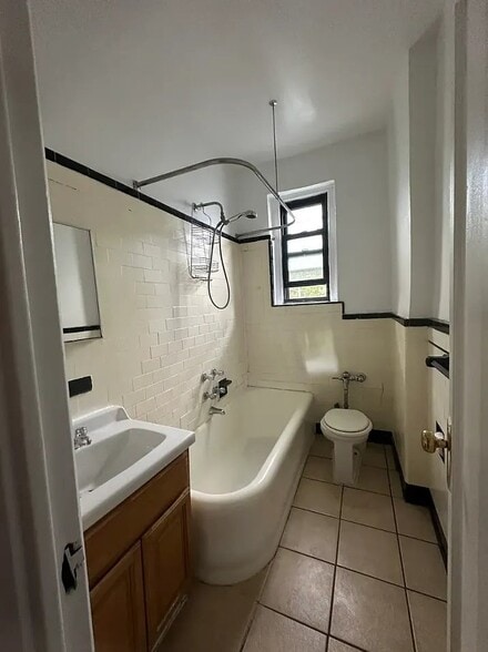 Building Photo - 541 Bronx River Rd