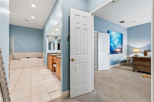 Building Photo - 515 5th Ave NE