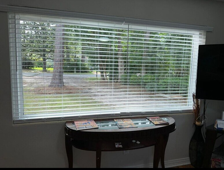 Building Photo - 2116 W Dellview Dr