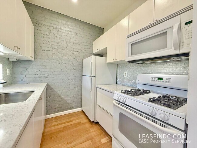 Building Photo - 1239 C St SE