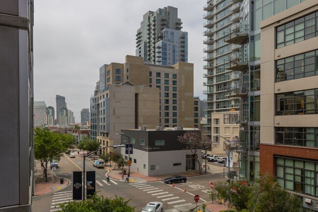 Building Photo - 2 bedroom 2 story East Village loft at Fah...