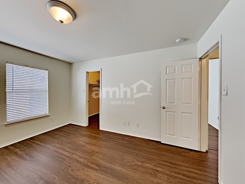 Building Photo - 742 Pinafore St