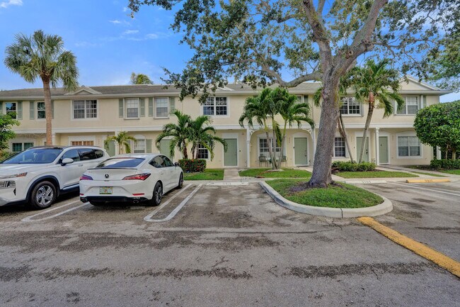 Building Photo - 9913 NW 57th Manor