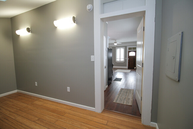 Building Photo - 1231 Hull St