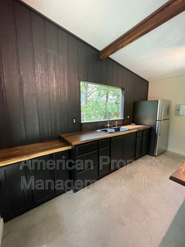 Building Photo - 3711 E 108th St