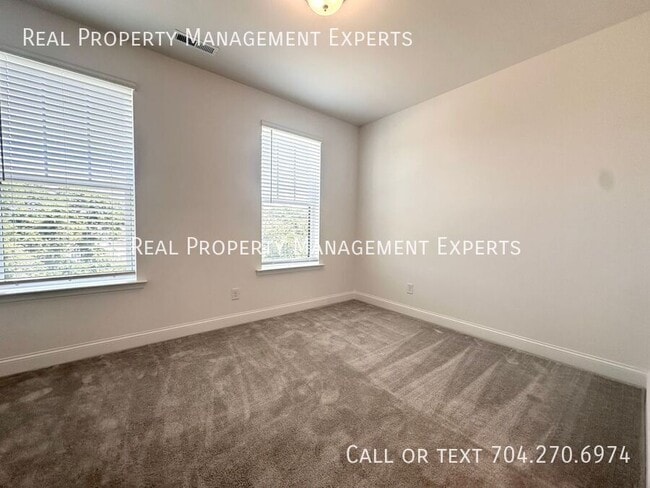 Building Photo - 5008 Layman Dr
