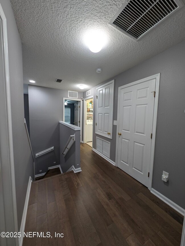 Building Photo - 11191 Castlemain Cir E