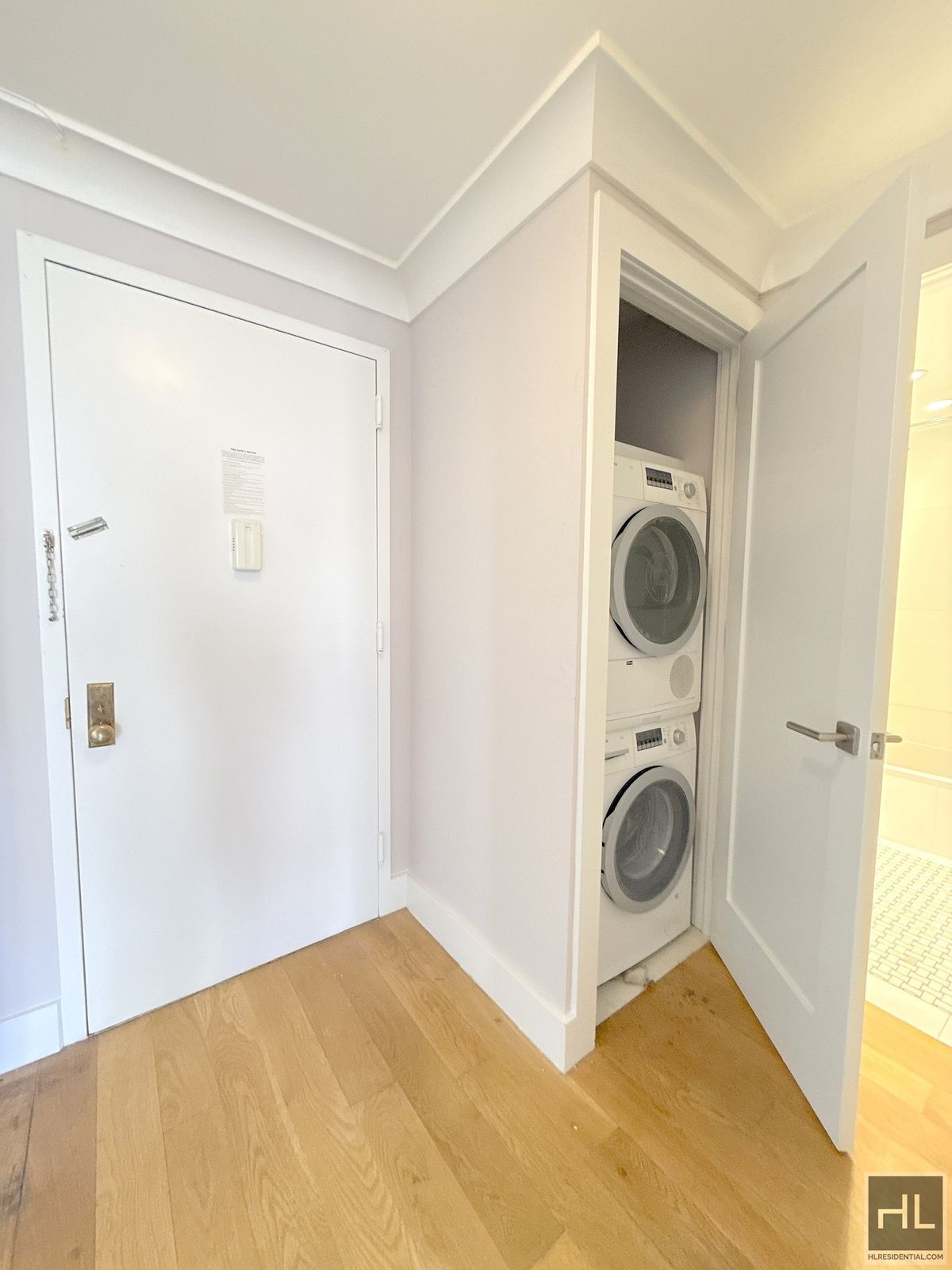 Building Photo - 1 bed 1 bath /Laundry in Unit - WEST 93 STREET
