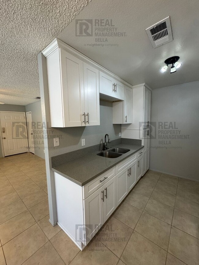 Building Photo - Move-In Ready 2-Bed, 2-Bath in Lake Elsinore