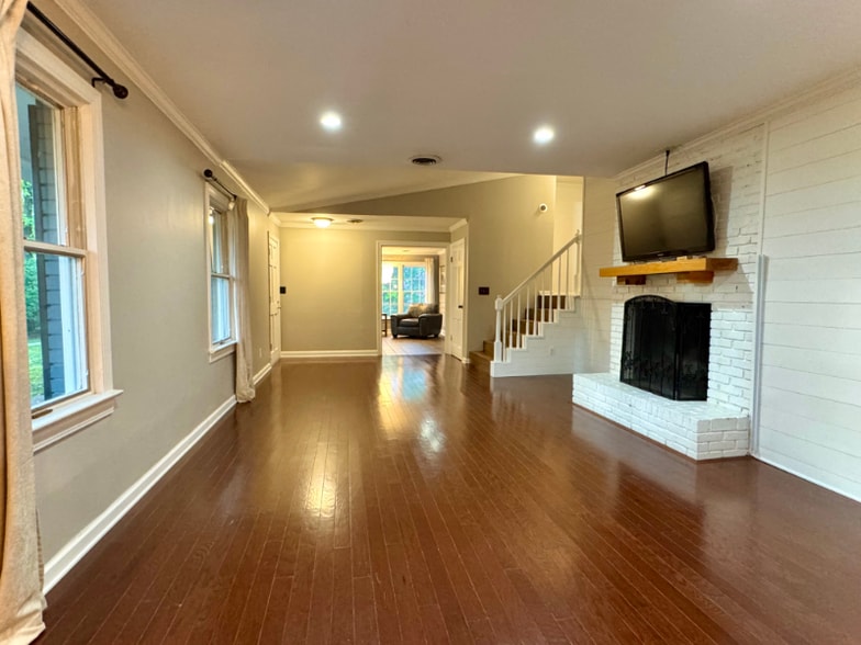 Building Photo - 1801 Chickasaw Dr