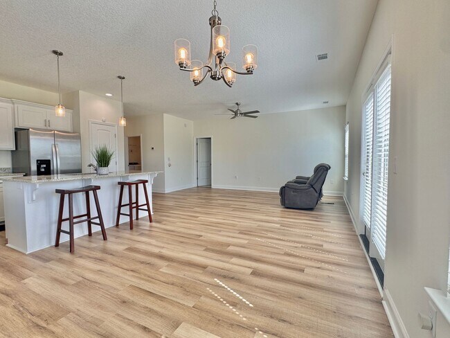 Building Photo - AVAILABLE NOVEMBER [PET FRIENDLY]