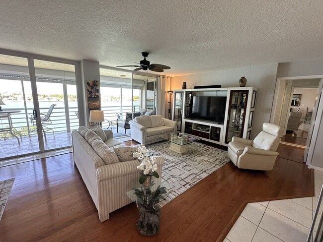 Building Photo - WATERFRONT 2/2 BAHIA DEL MAR RENTAL SEVEN ...