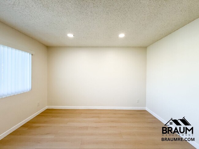 Building Photo - 4636 Laurel Canyon Blvd