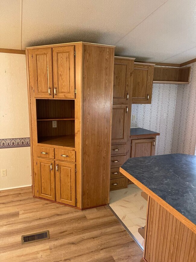 Building Photo - 3 bedroom home Fayetville PA!