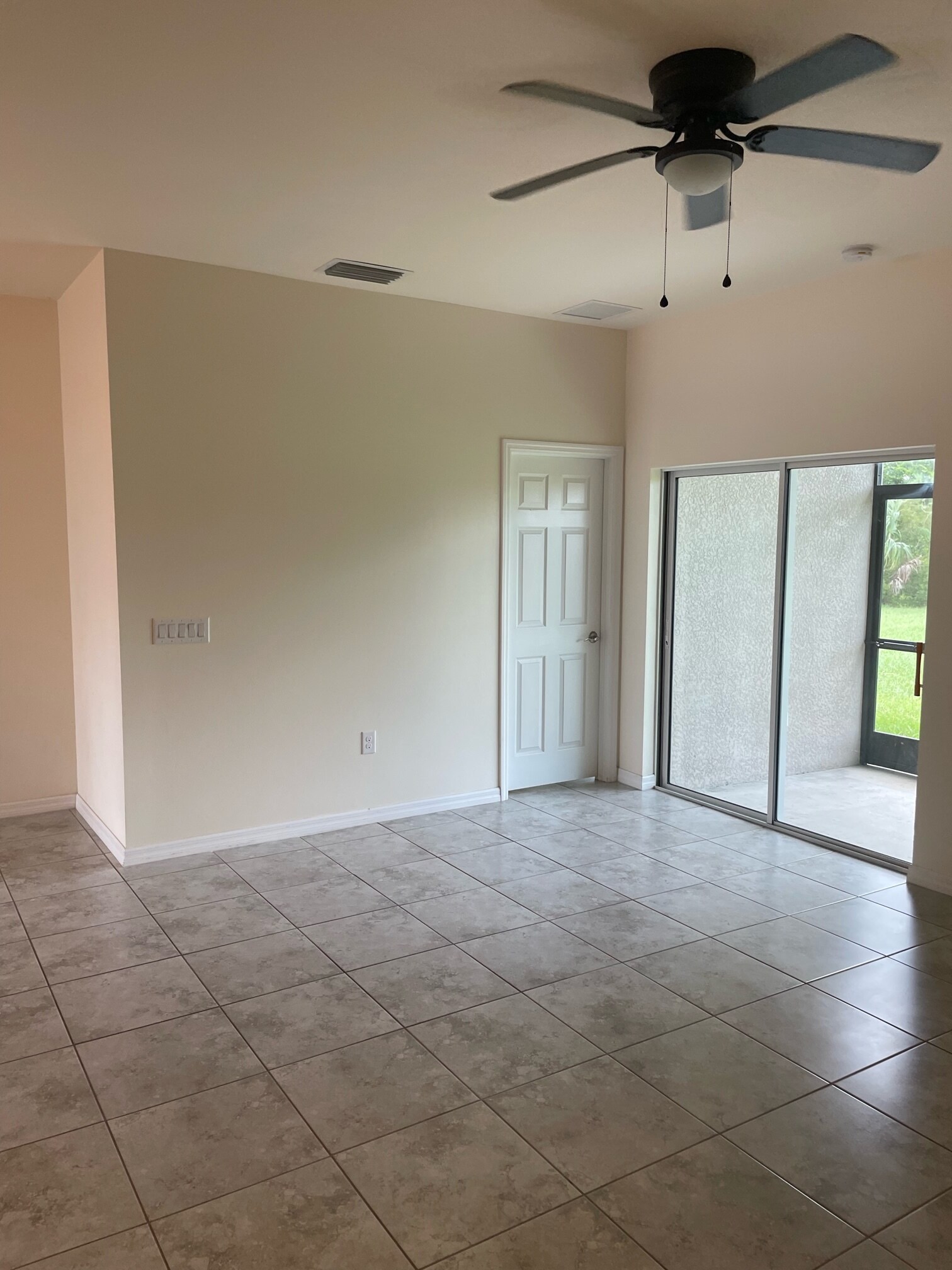 Building Photo - 24484 Zephyr Ct