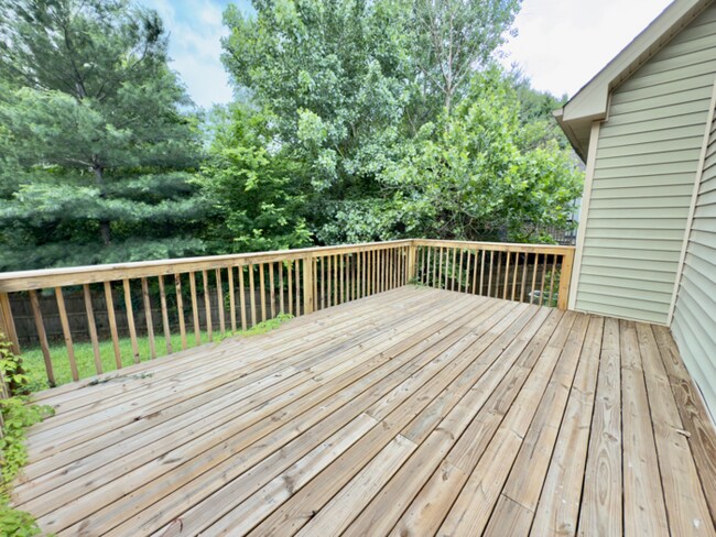 Building Photo - 638 Hidden Valley Dr
