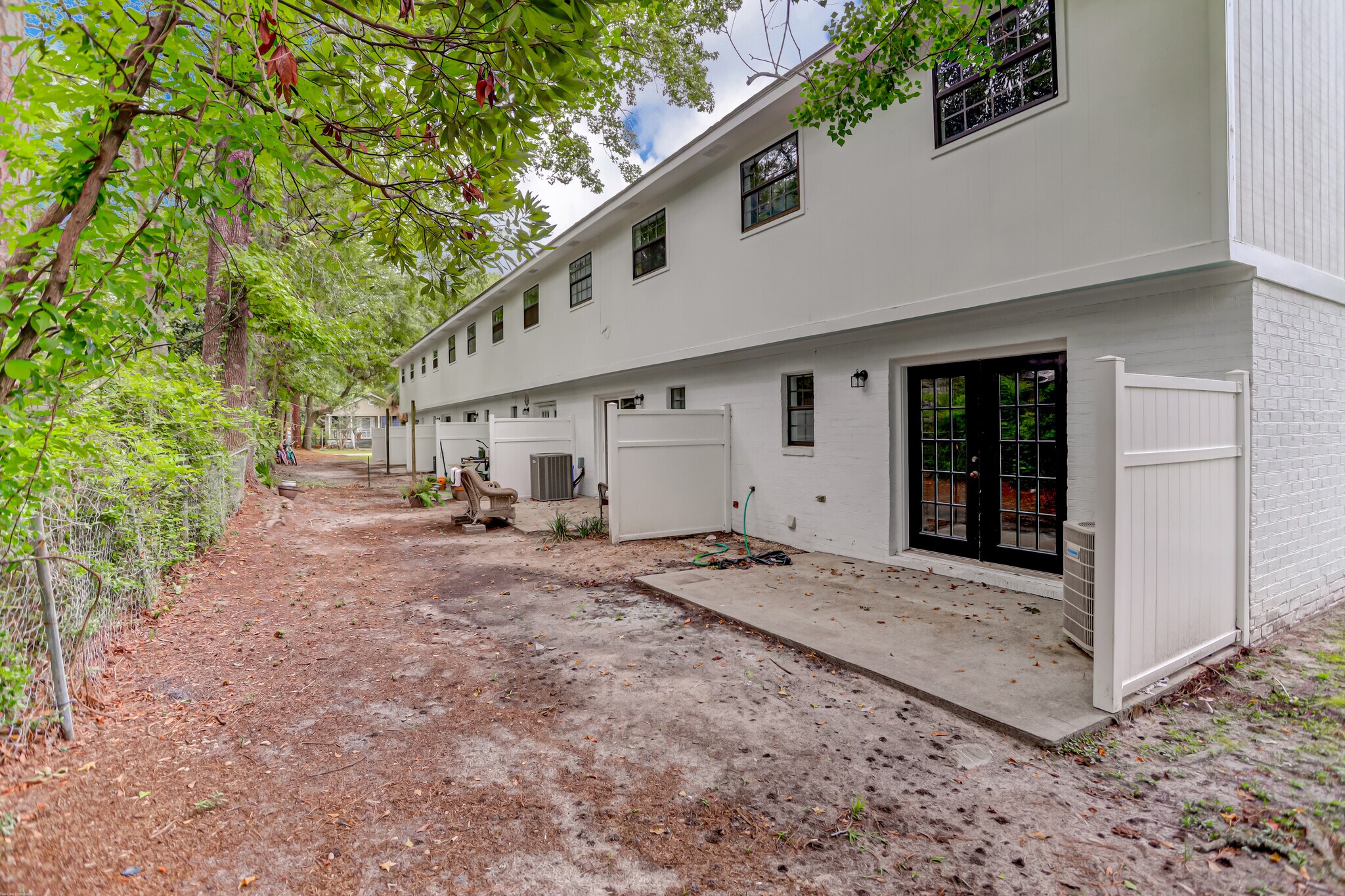 Building Photo - 1618 Poinsetta Rd