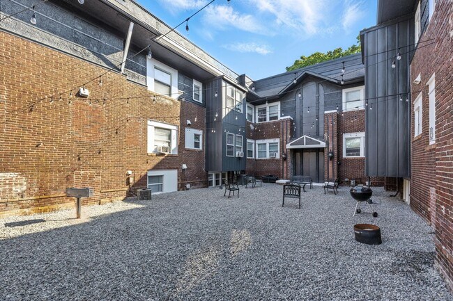 Building Photo - 3609 Balsam Ave