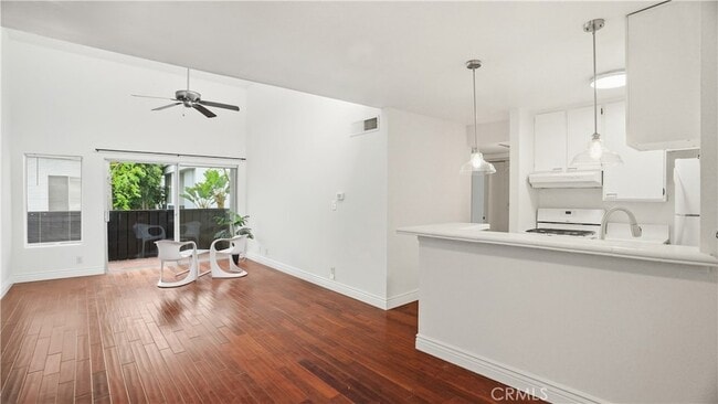 Building Photo - 18645 Hatteras St