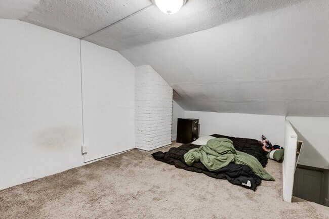 Building Photo - 2013.5 Gregory St