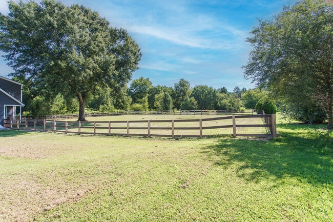 Building Photo - 2565 Oakes Plantation Dr