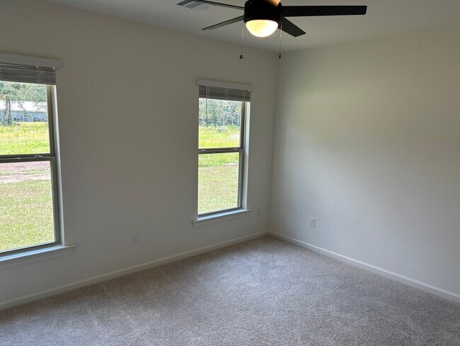 Building Photo - 41378 Rosewood Ln