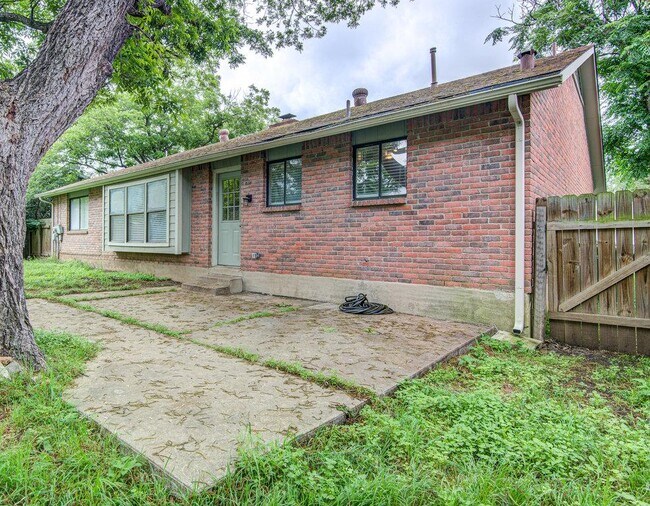 Building Photo - 12111 Missel Thrush Ct