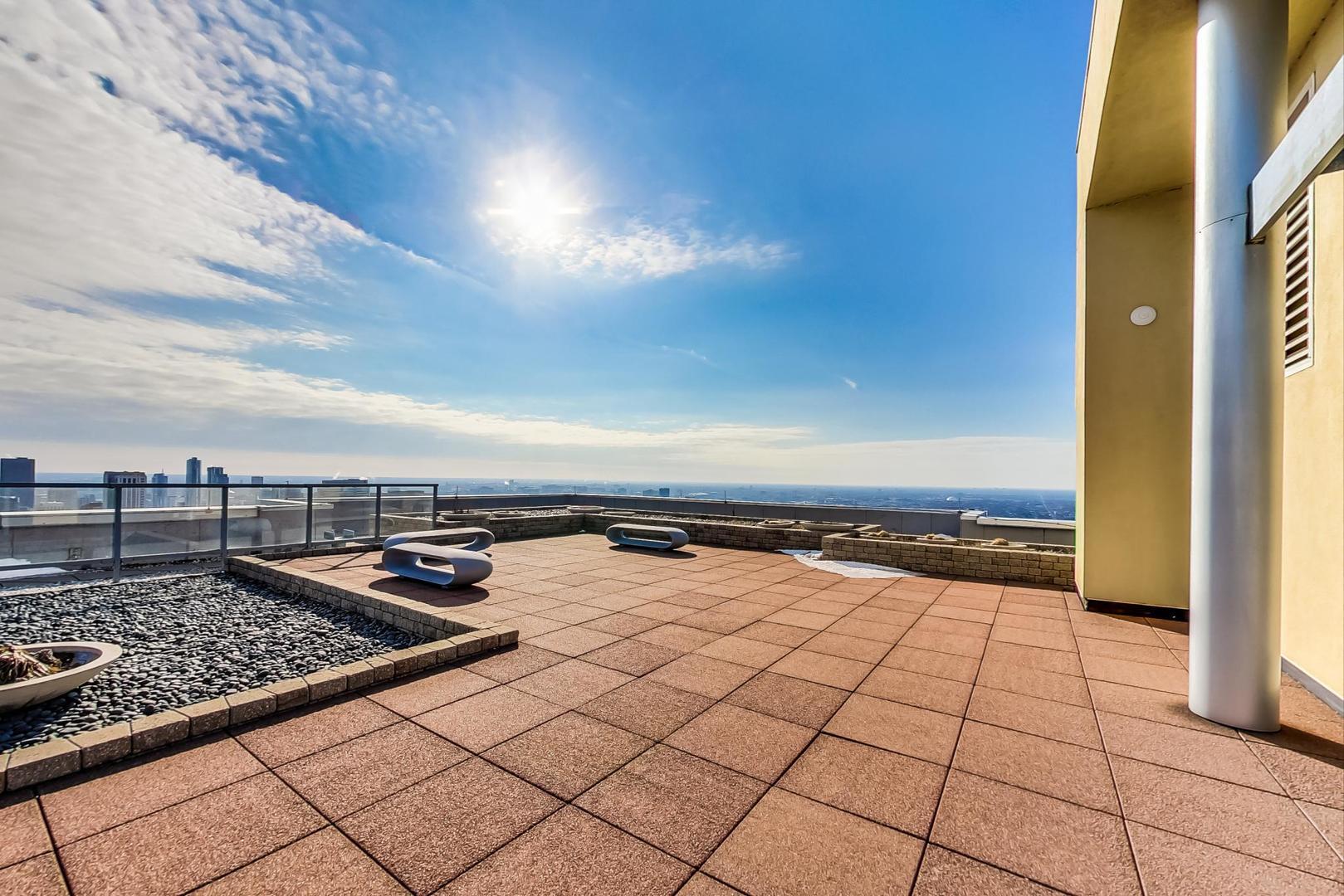 Building Photo - 1804 W Superior St