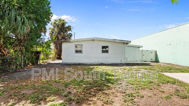 Building Photo - 1541 W La Salle St
