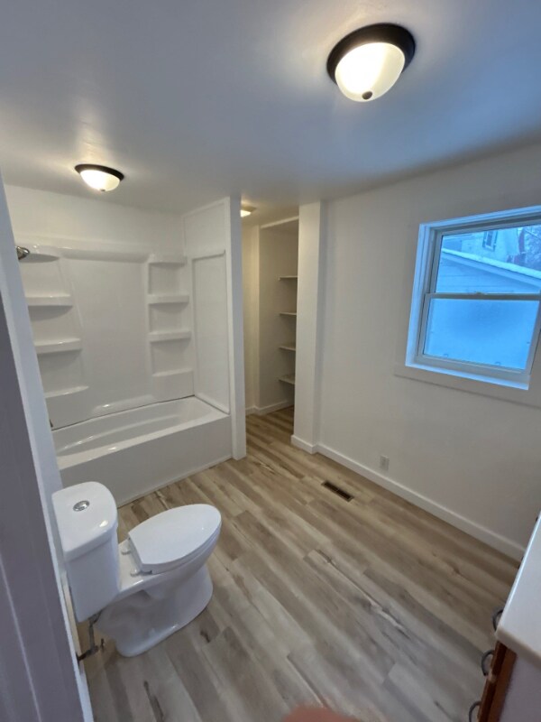 Building Photo - 2106 Thomas St