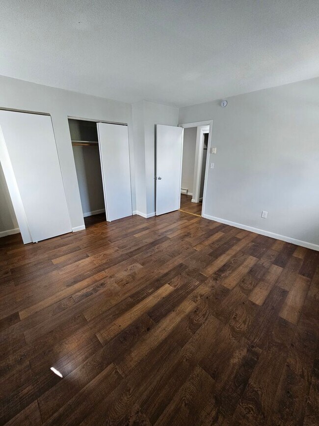 Interior Photo - 498 Norfolk St